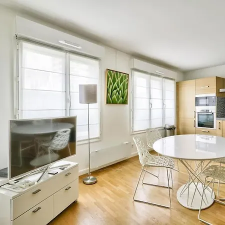 Nice 1br Flat With Parking 5 Min From The Tramway * シュレンヌ